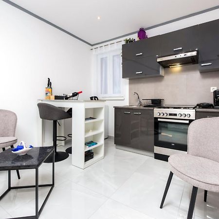 Apartment Leo Rovigno Esterno foto
